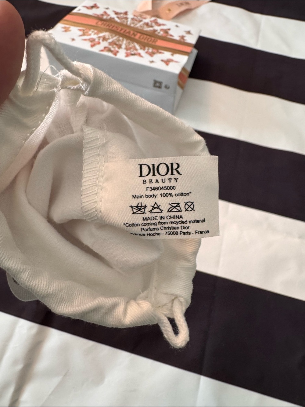 Dior White and Gold Branded Drawstring Pouch - Picture 8 of 8